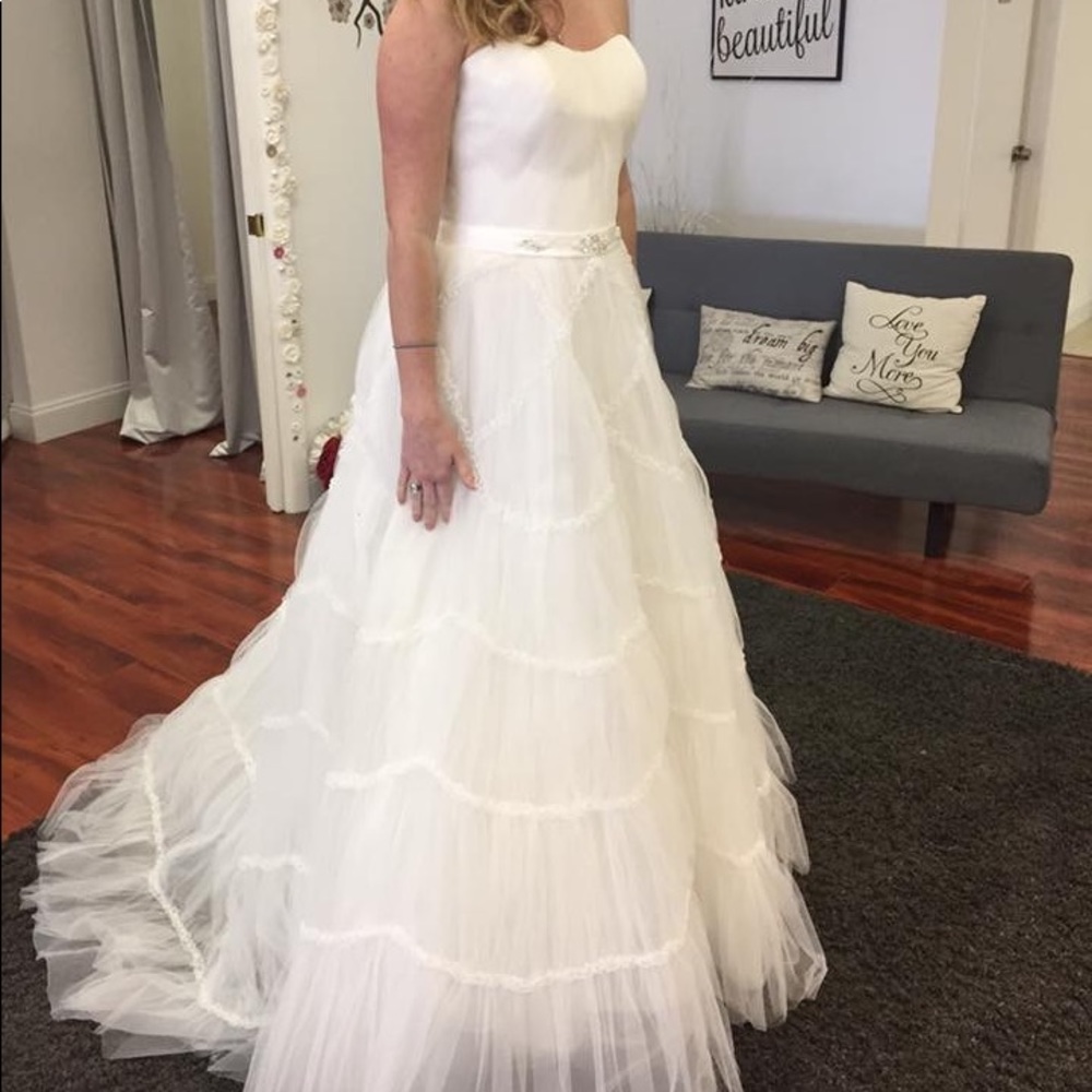 Pathis wedding dress size 10 Ivory